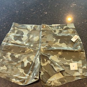 Old Navy, NWT, camo colored, 5 inch inseam